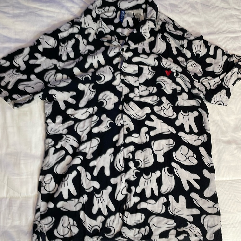 Mickey Mouse Women’s Glove/Hand Symbol Button down shirt Size Small